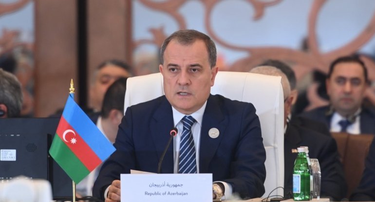 Ceyhun Bayramov Qətərdəki forumda çıxış edib