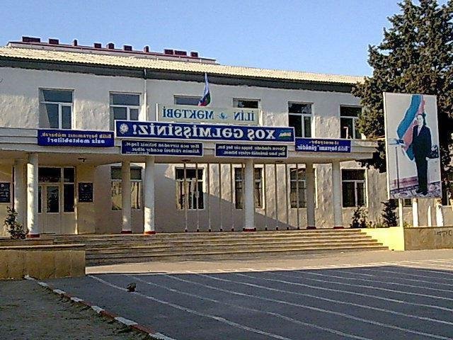 XIRDALAN ŞƏHƏR 2 SAYLI TAM ORTA  MƏKTƏBİNDƏ KORRUPSİYA BAŞ ALIB GEDİR.