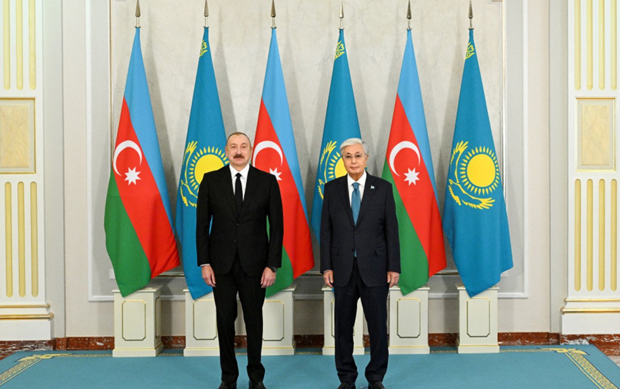 Əliyev Tokayevi təbrik etdi