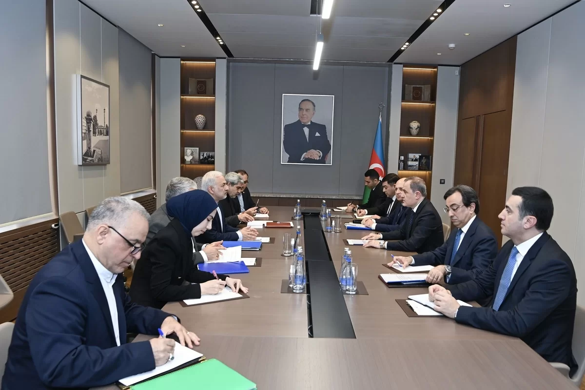 Ceyhun Bayramov İranın xarici işlər nazirinin müavinini qəbul edib