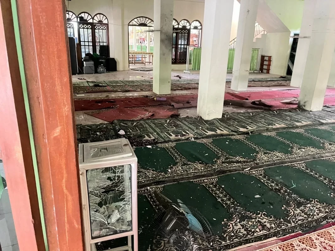 İndoneziyada məktəbdə törədilən partlayışda 96 nəfər yaralanıb