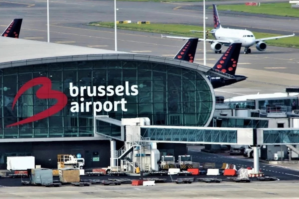 Brüsseldə iki hava limanı uçuşları dayandırdı