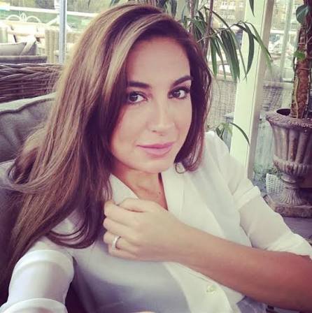 Arzu Əliyeva "Rənglərdə yaşanan 10 il" sərgisindən paylaşım etdi