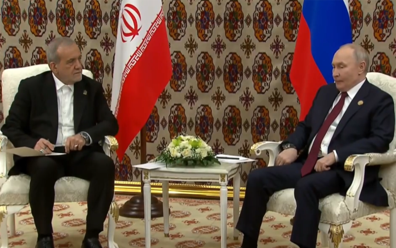 Putinlə Pezeşkian görüşdü