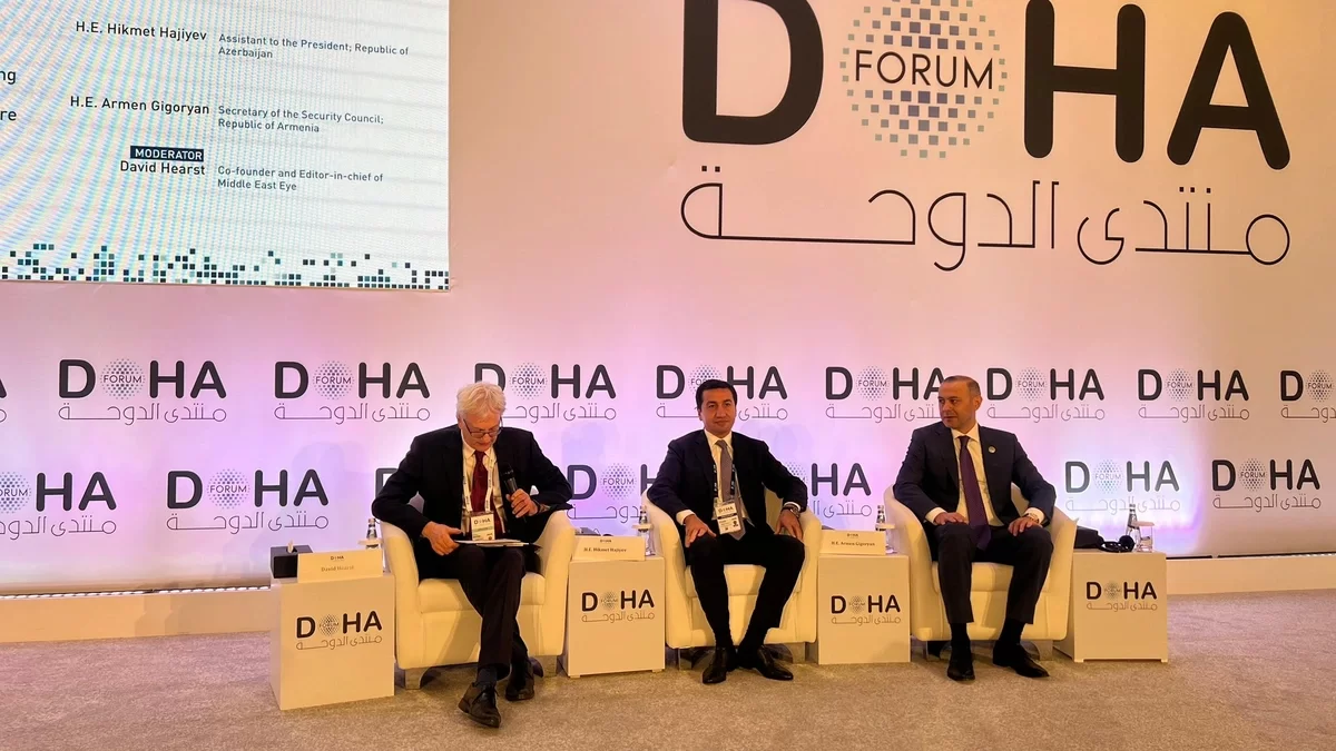 Hikmət Hacıyev və Armen Qriqoryan Doha forumu çərçivəsində bir araya gəldilər